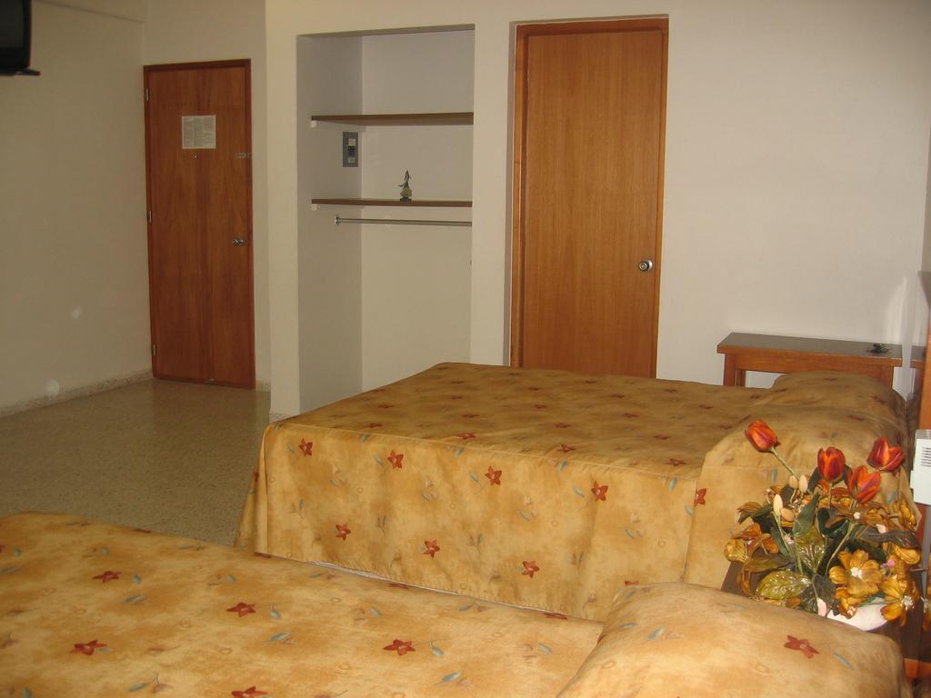 Hotel Delfines - A 2 Calles Del Acuario Veracruz Luaran gambar